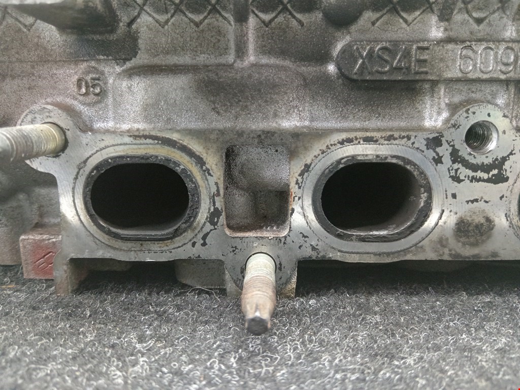 Б/У Головка блока цилиндров (ГБЦ). Состояние - Хорошее, FORD, Номер: XS4E6090BA