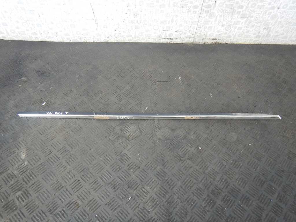 Уплотнитель (внутри) VOLKSWAGEN Passat B5 1997-2005