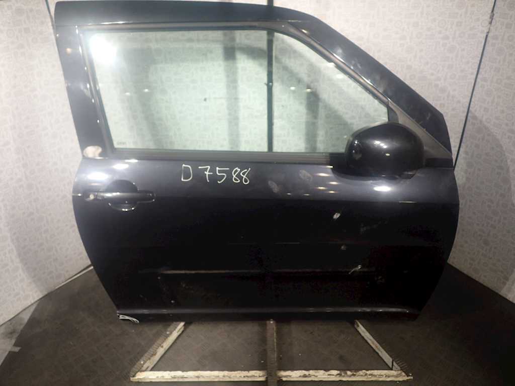 Дверь передняя правая Suzuki Swift 3 (2004-2010)