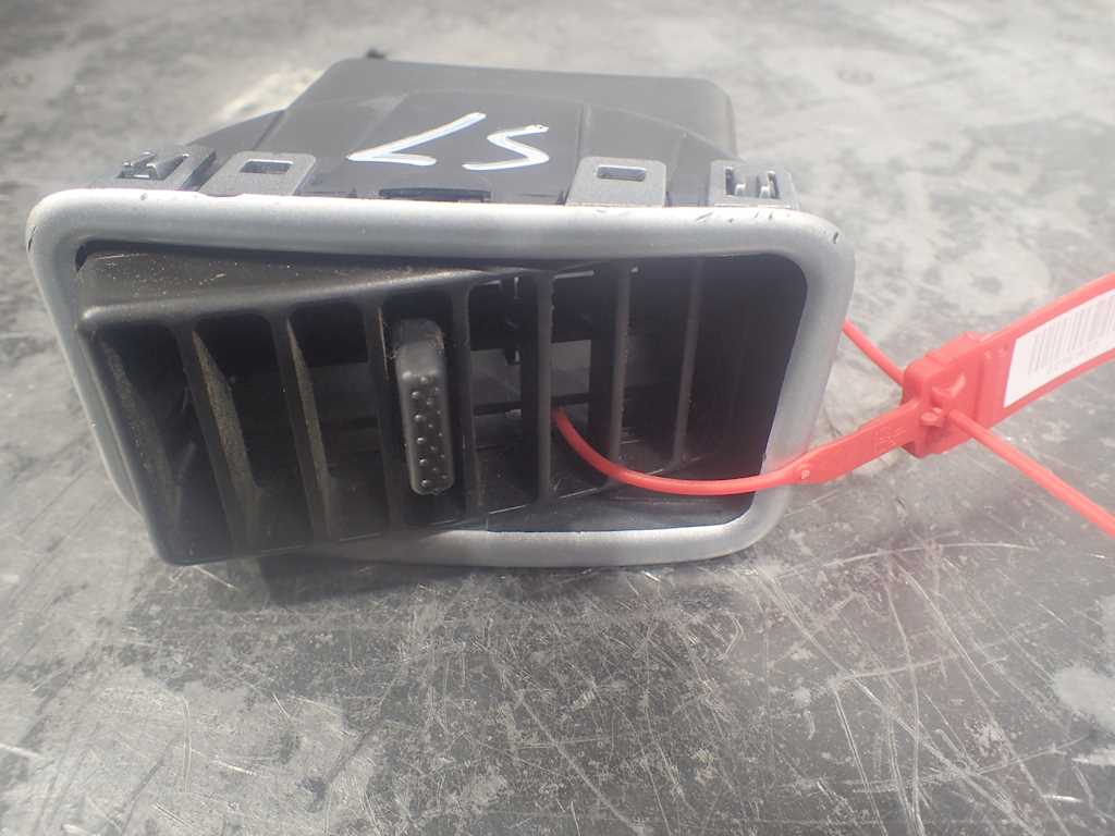 Дефлектор обдува салона Chevrolet Equinox 1 (2004-2009)