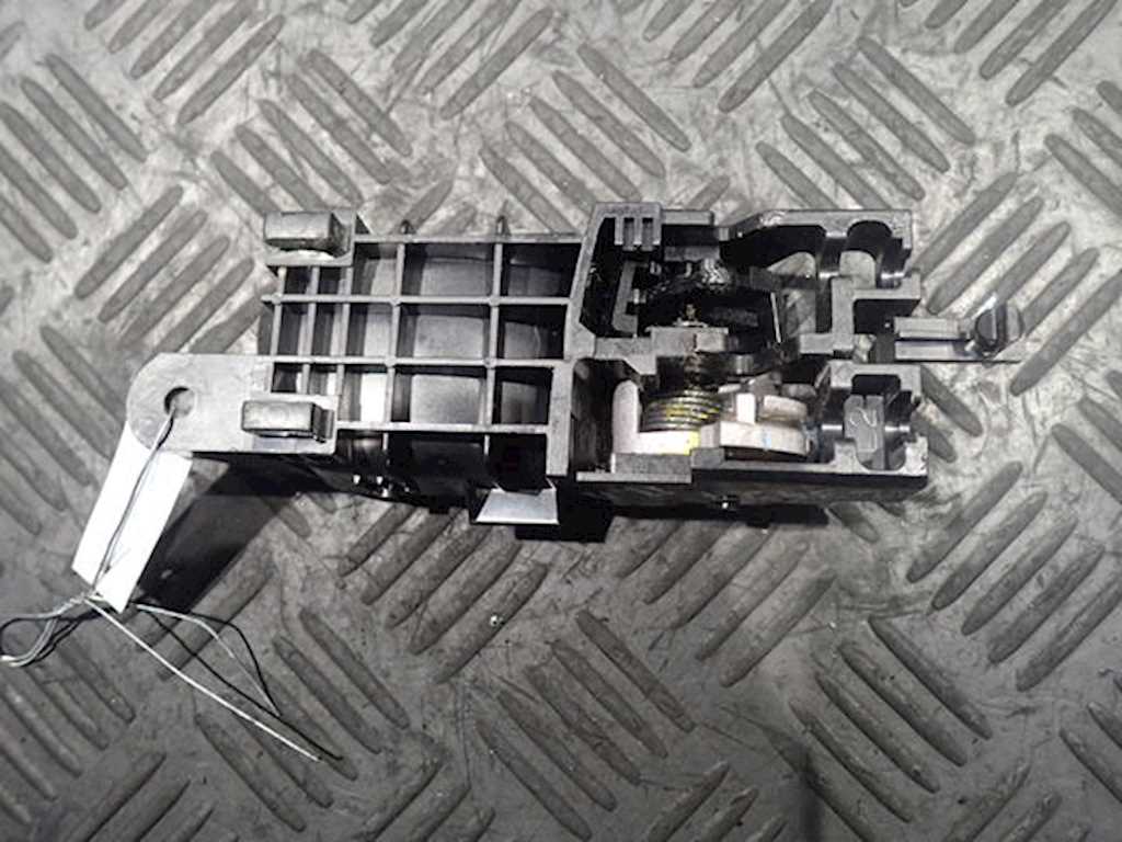 Ручка дверная передняя внутренняя левая SUZUKI Grand Vitara 2005-2015