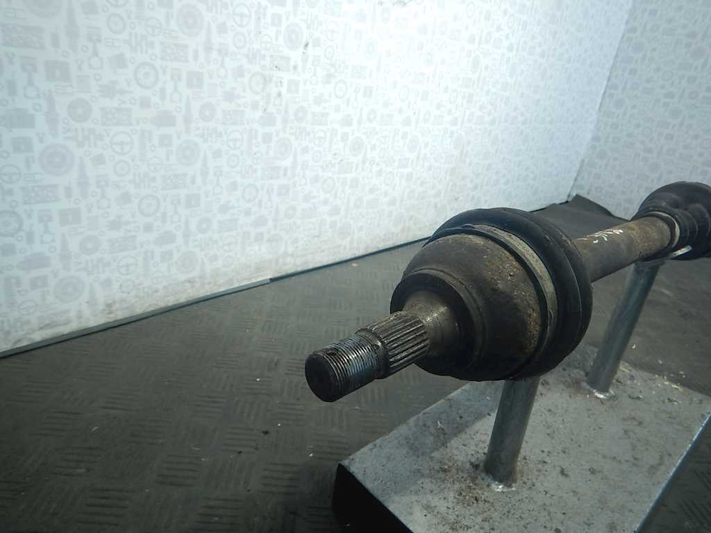 Полуось (привод, приводной вал) передняя левая PEUGEOT Partner 2008-2018