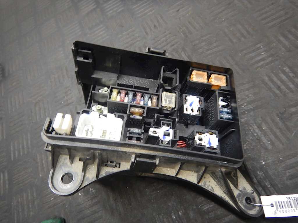 Датчик уровня в бачок омывателя TOYOTA RAV 4 XA10 1994-2000