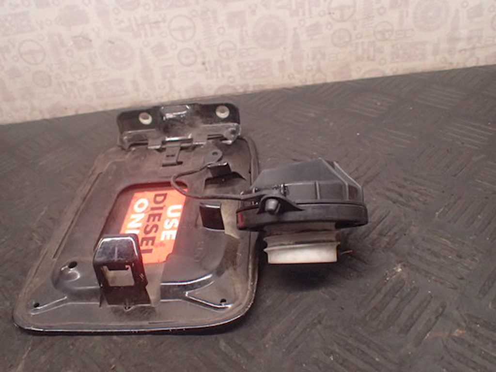 Лючок бензобака KIA Sorento 2002-2009