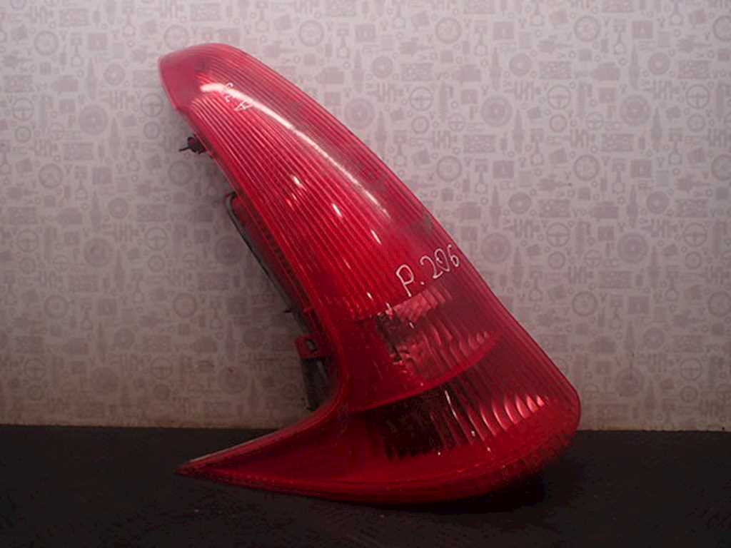 Фонарь задний левый Peugeot 206 (1998-2006)
