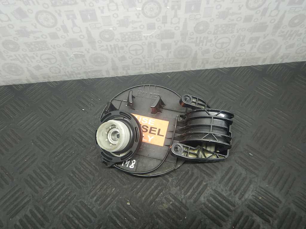 Лючок бензобака KIA Carens 2006-2012