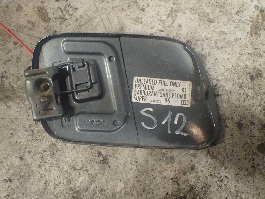 Лючок бензобака VOLKSWAGEN Touareg 2002-2010