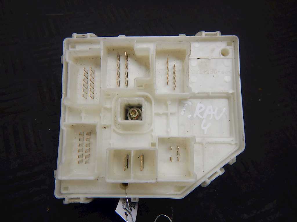 Датчик уровня в бачок омывателя TOYOTA RAV 4 XA20 2000-2005