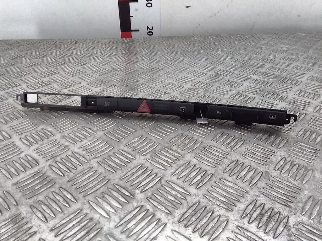 Кнопка аварийной сигнализации (аварийки) AUDI A8 D3 2003-2010