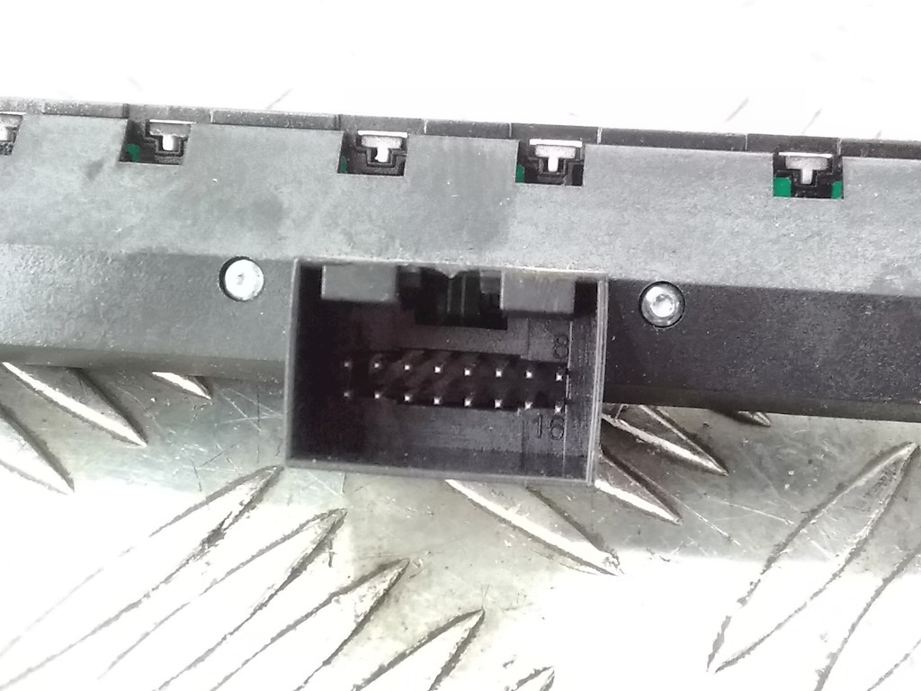 Кнопка аварийной сигнализации (аварийки) AUDI A8 D3 2003-2010