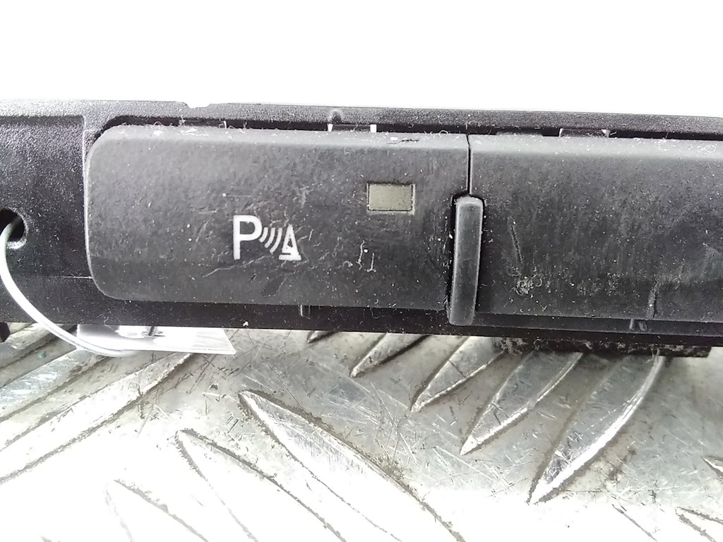 Кнопка аварийной сигнализации (аварийки) AUDI A8 D3 2003-2010