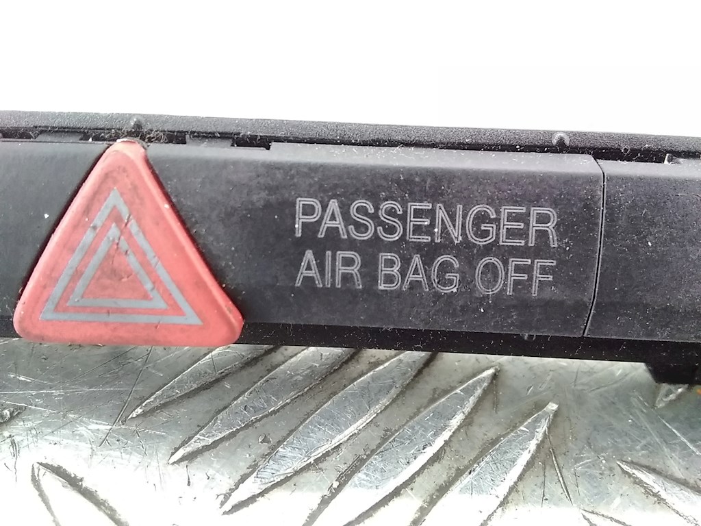 Кнопка аварийной сигнализации (аварийки) AUDI A8 D3 2003-2010