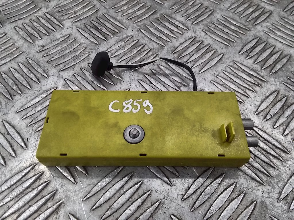 Усилитель антенны LAND ROVER Discovery III 2005-2009