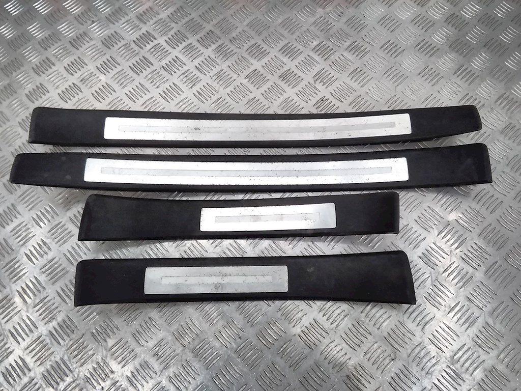 Накладка порога (внутренняя) Audi A4 B7 (2004-2009)