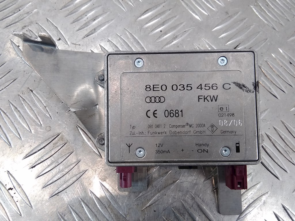 Усилитель антенны AUDI A8 D3 2003-2010