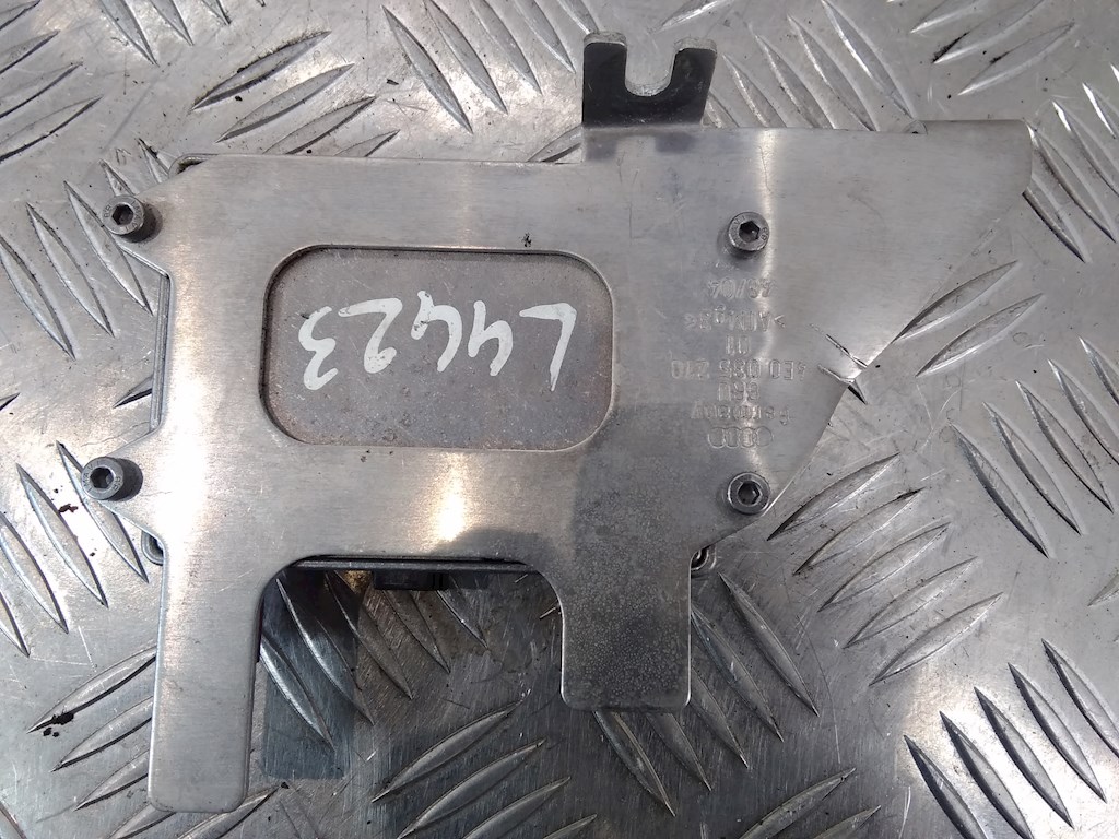 Усилитель антенны AUDI A8 D3 2003-2010