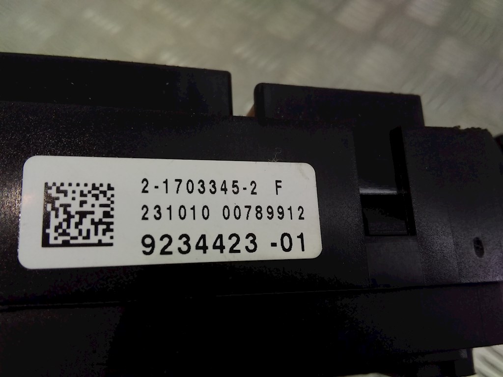 Датчик уровня в бачок омывателя BMW 5er 5 серия F10/F11/F07 2009-2017