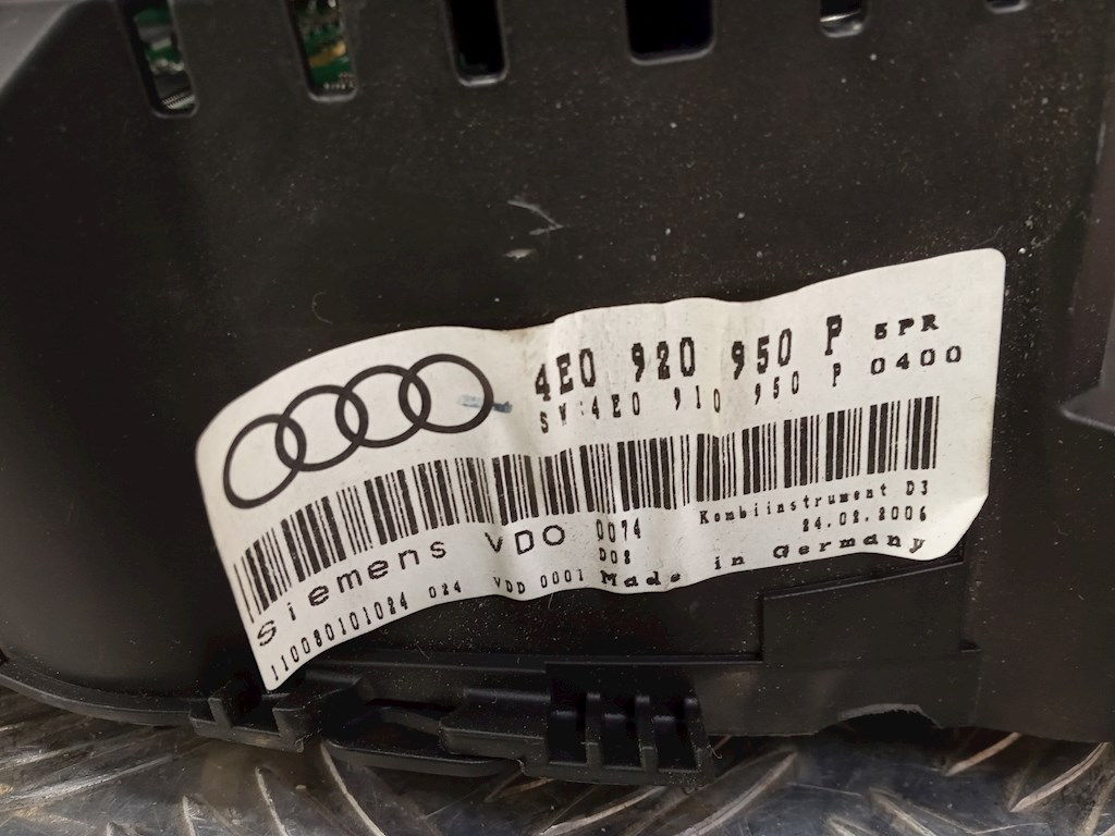 Панель приборов (щиток) AUDI A8 D3 2003-2010