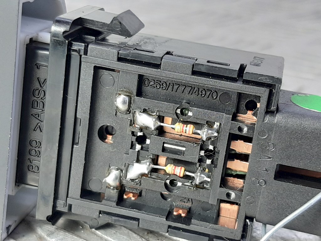 Кнопка антипробуксовочной системы KIA Magentis 2006-2010