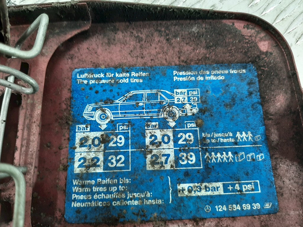 Лючок бензобака MERCEDES-BENZ E-Class W124 1993-1996