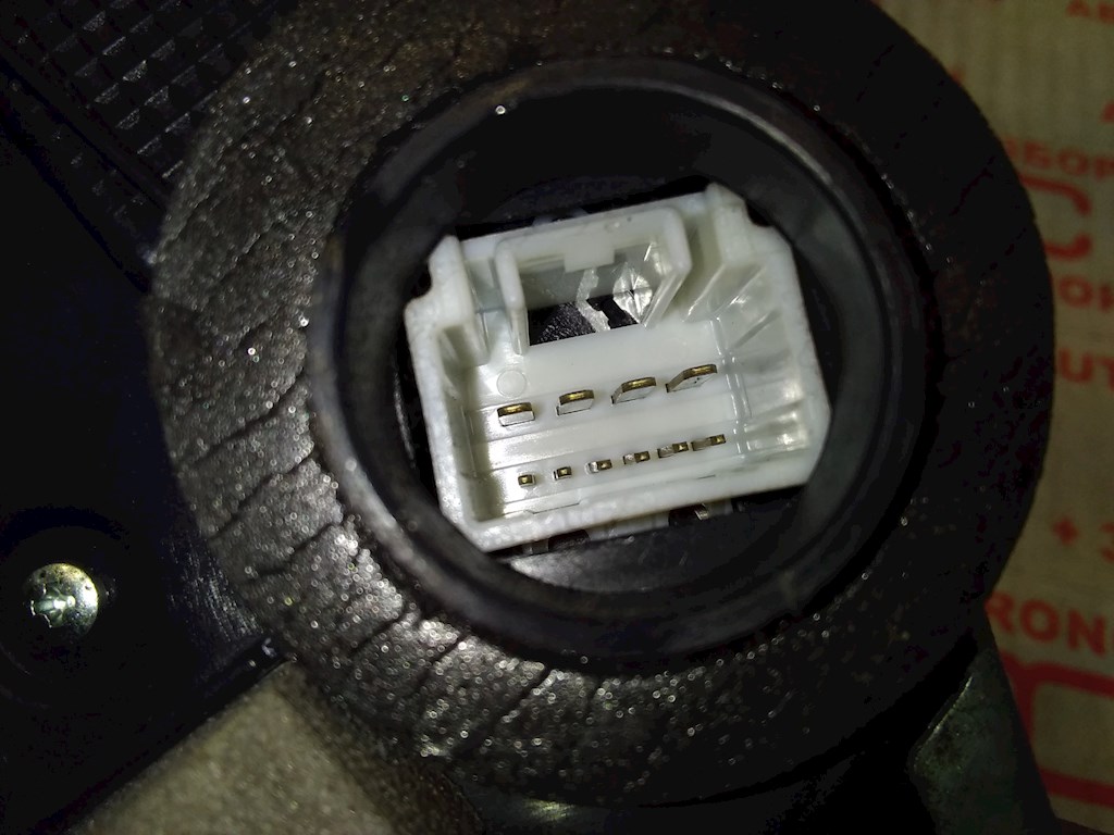 Замок двери передней правой TOYOTA Avensis 2003-2008