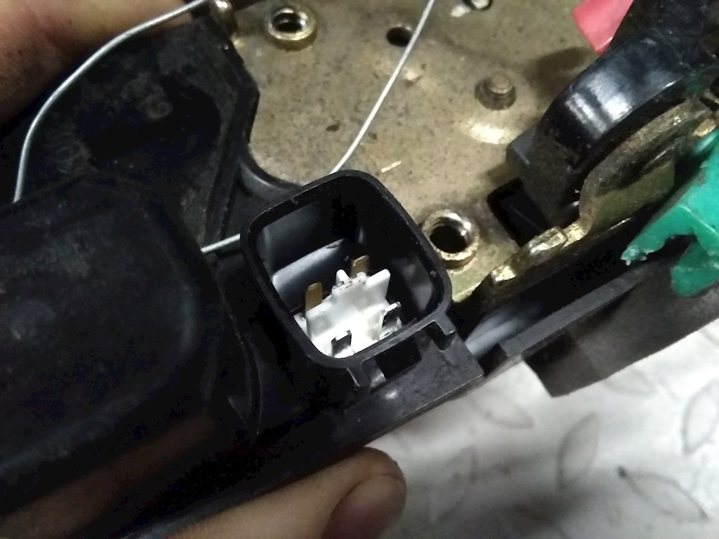 Замок двери задней левой CHRYSLER 300 M 300M 1998-2004