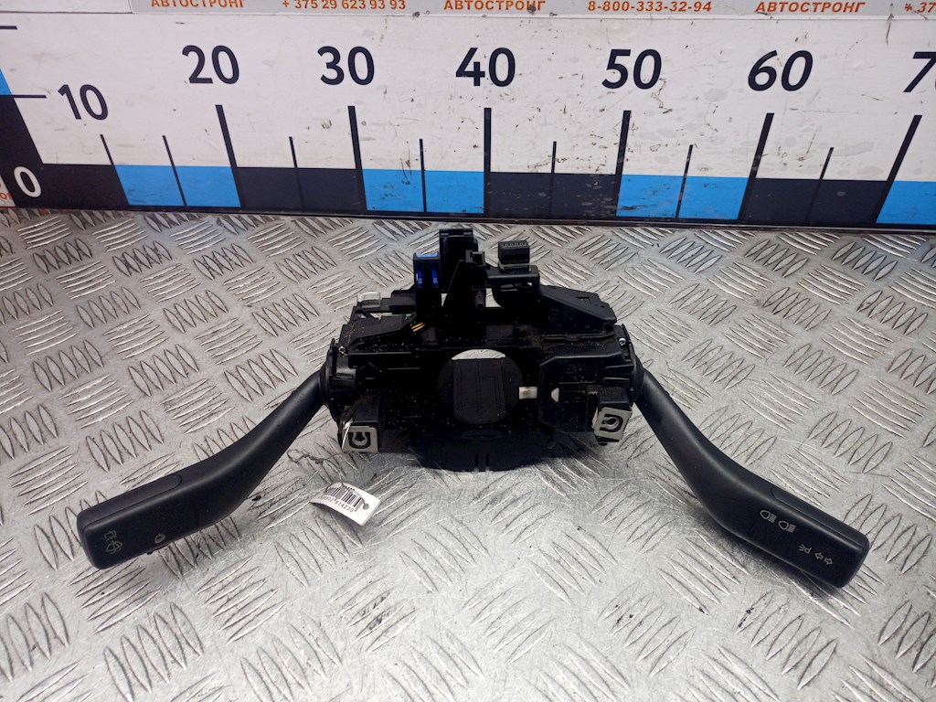 Переключатель поворотов и дворников (стрекоза) Volkswagen Golf 5 (2003-2008)