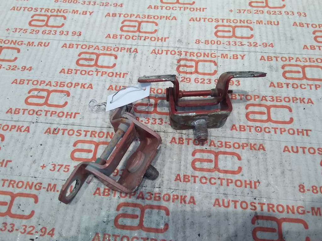 Петля крышки (двери) багажника Nissan Micra K12 (2002-2010)