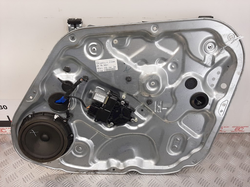 Стеклоподъемник электрический двери передней правой Kia Venga (2009-2018)