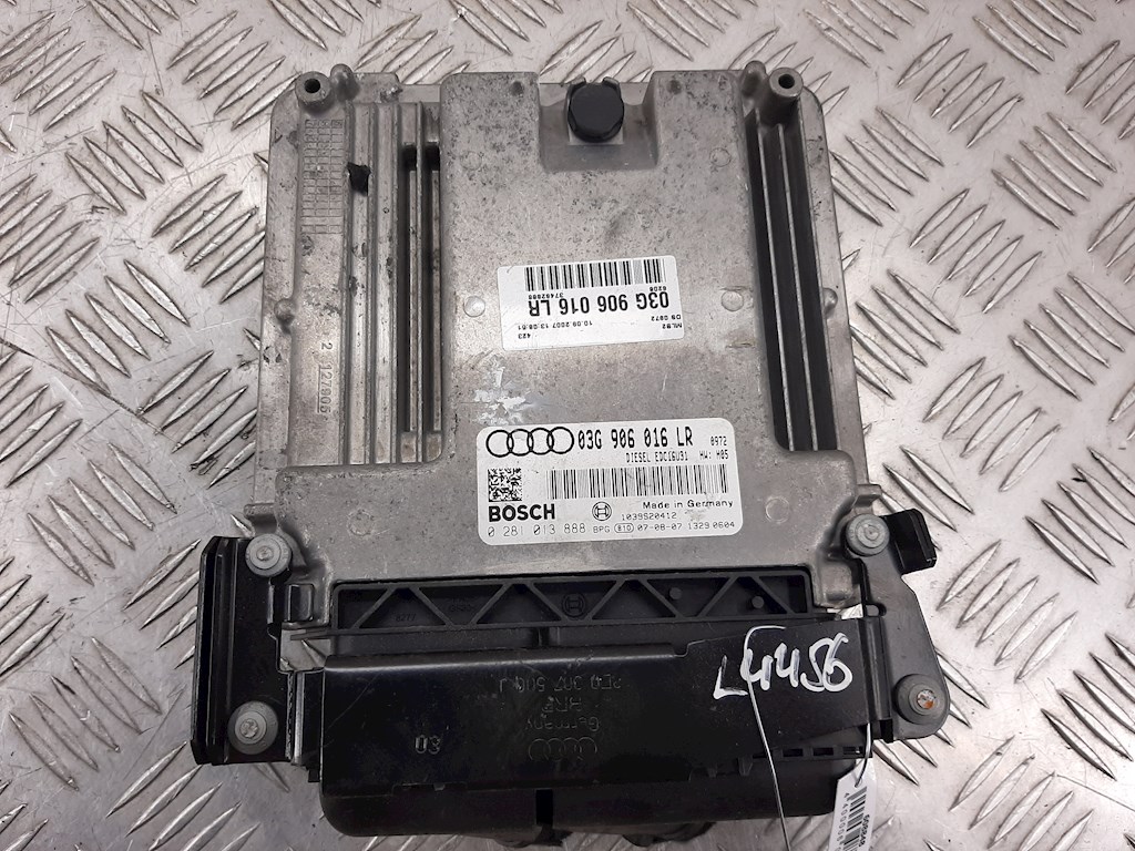 Блок управления двигателя (ЭБУ) AUDI A4 B7 2004-2007