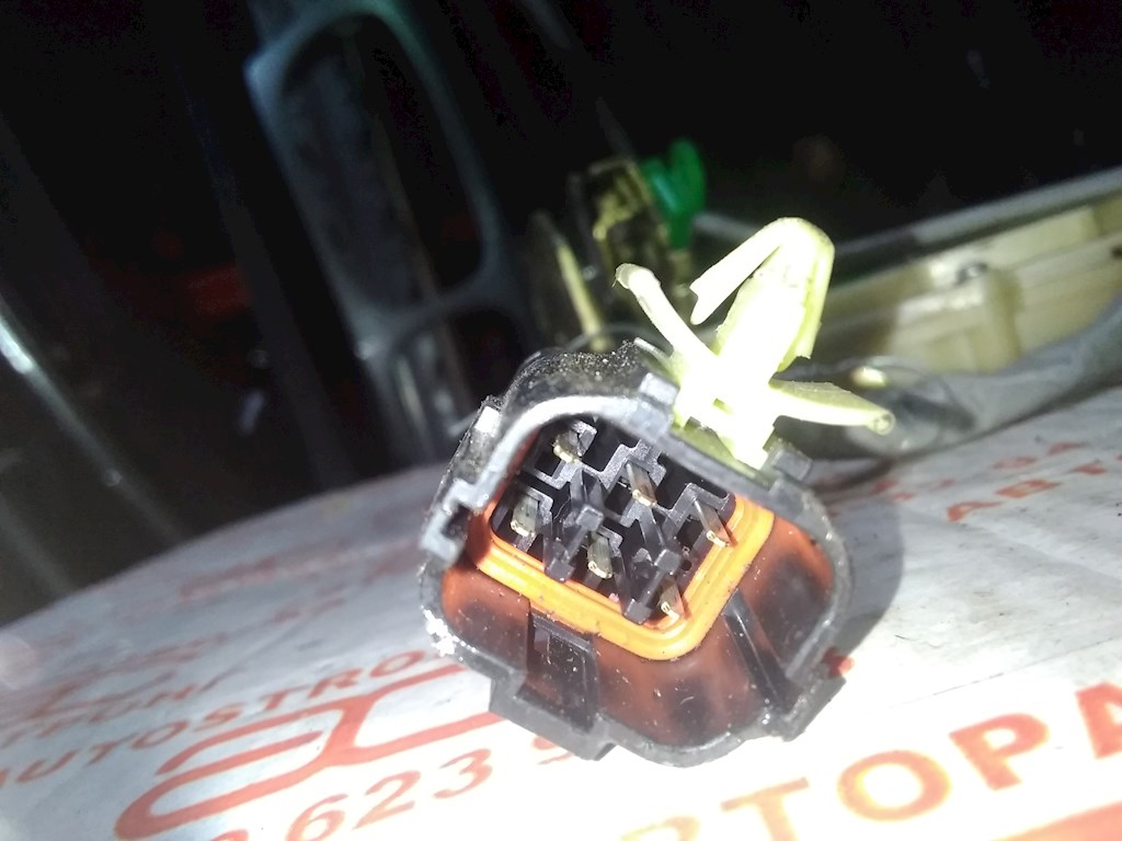 Замок двери передней правой KIA Sorento 2002-2009