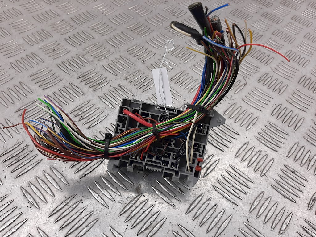 Блок реле OPEL Corsa C 2000-2006