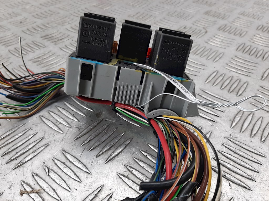 Блок реле OPEL Corsa C 2000-2006