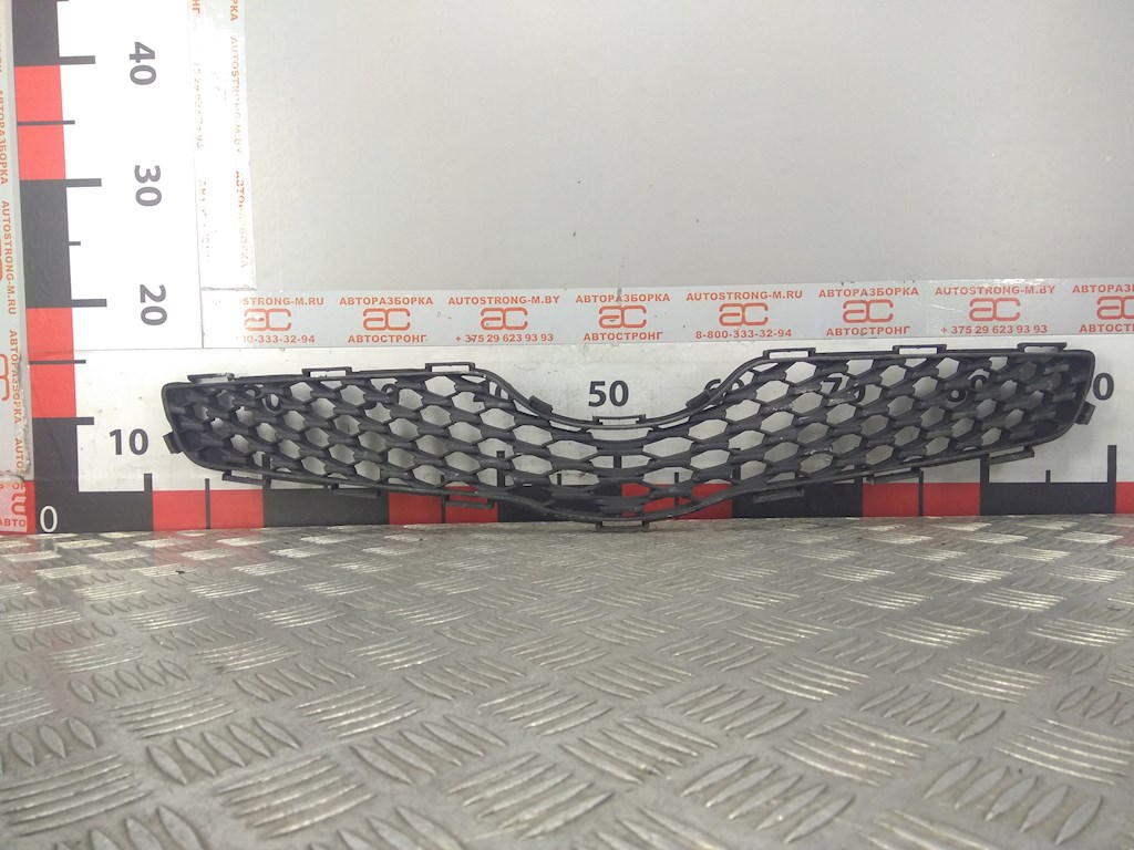Решетка радиатора TOYOTA Yaris II XP50 2005-2011