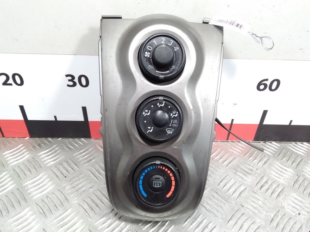 Блок управления климат-контроля Toyota Yaris 2 (2005-2011)