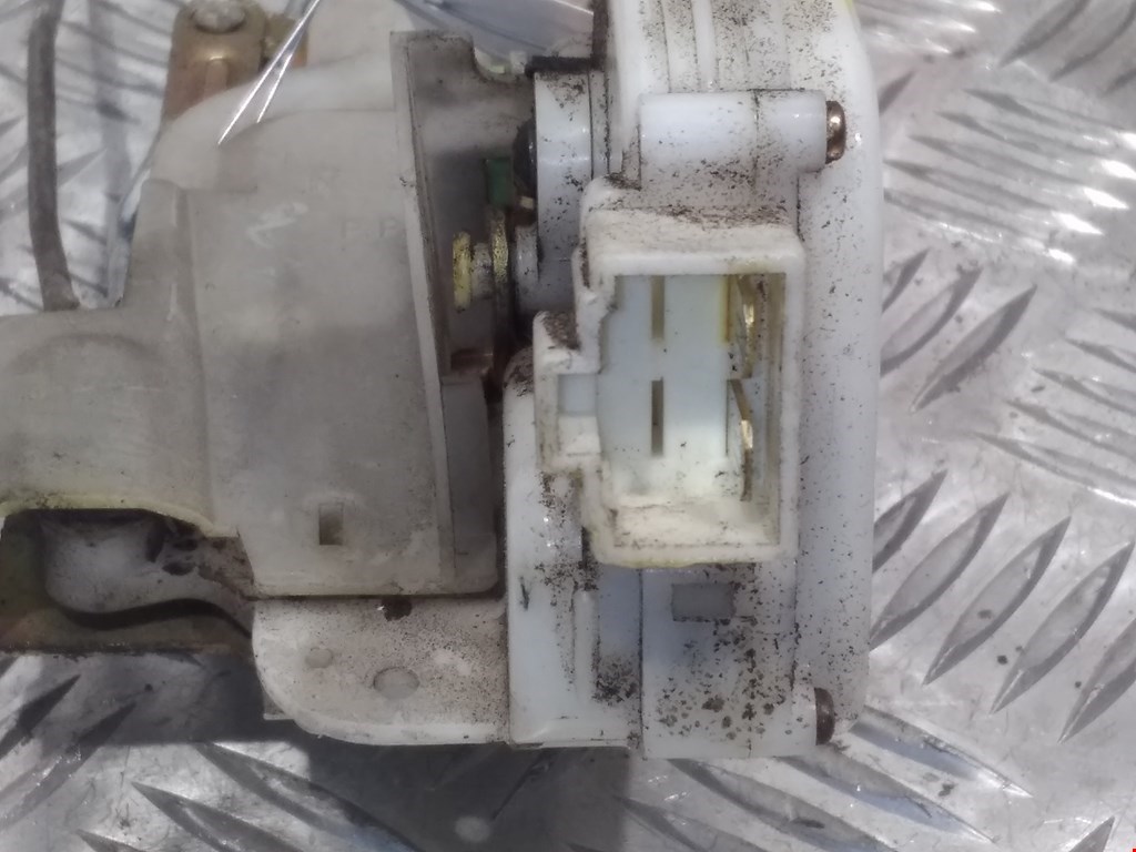 Замок двери передней правой MITSUBISHI Galant VII 1992-1998