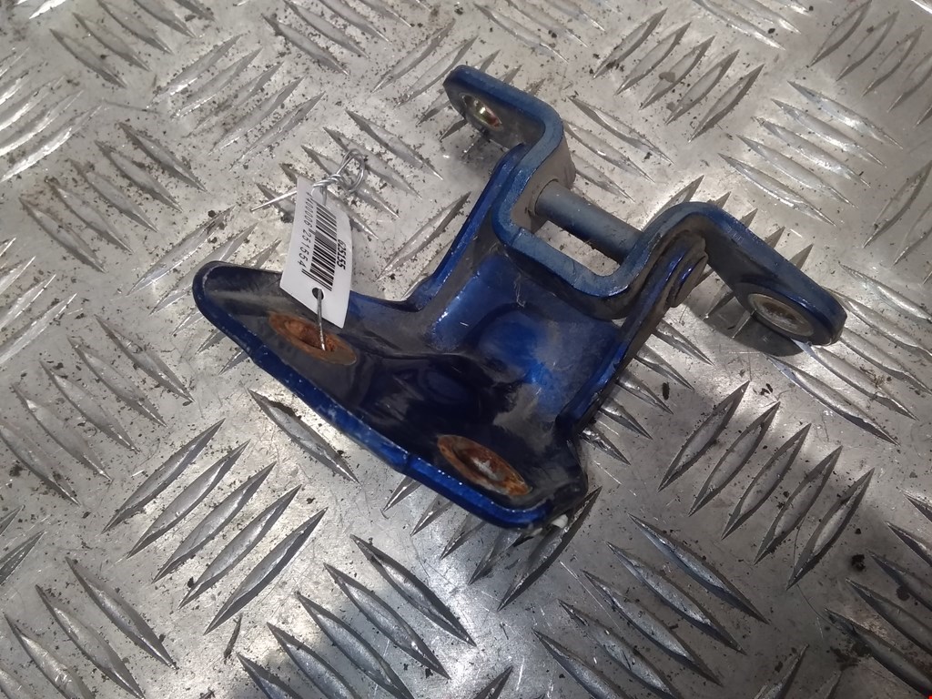 Петля двери задней правой Mazda Demio 1 DW (1996-2003)