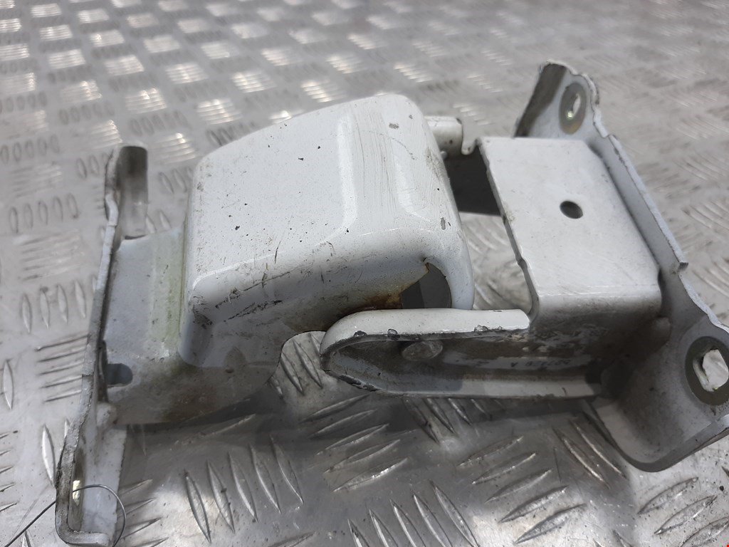 Петля крышки (двери) багажника Opel Vivaro A (2001-2014)