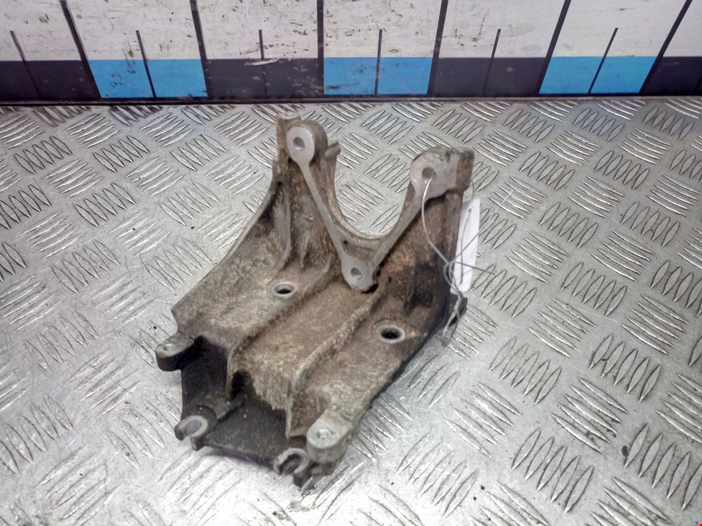 Кронштейн ТНВД Audi A8 D3 (2002-2010)