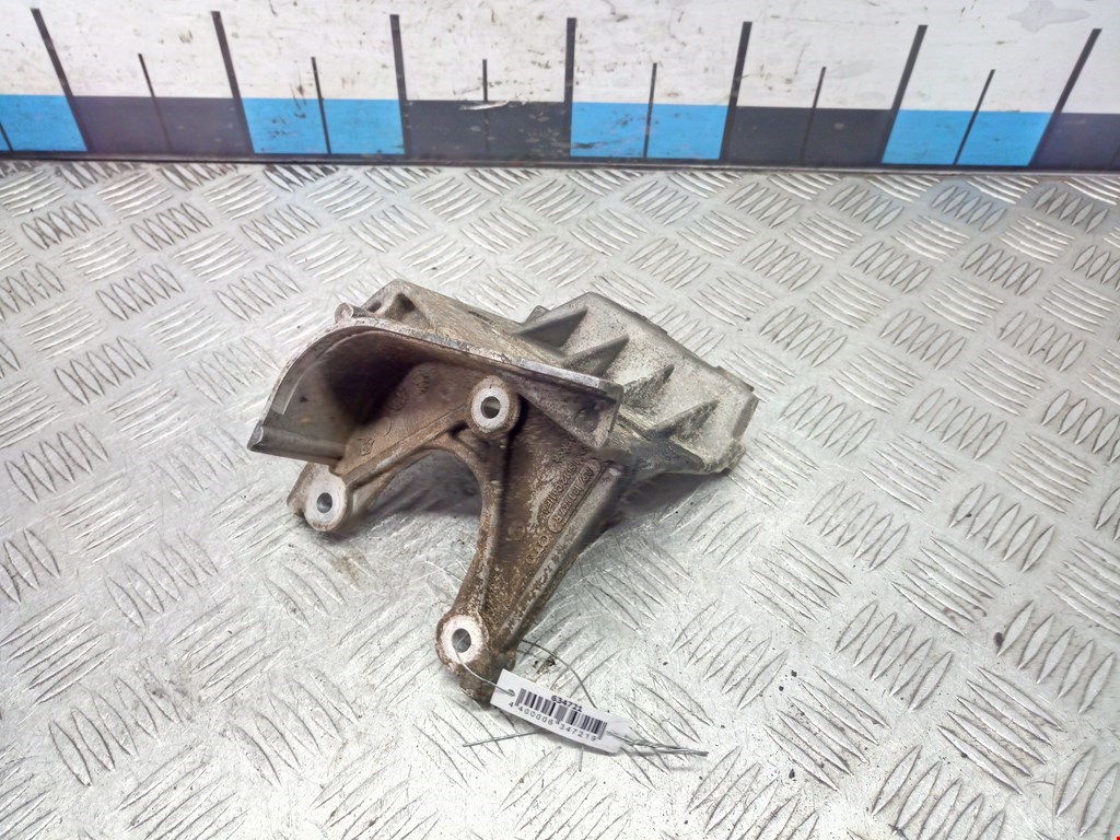 Кронштейн ТНВД AUDI A8 D3 2003-2010