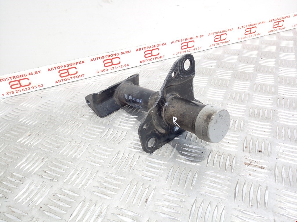 Отбойник бампера передний правый Volkswagen Passat 5 (1996-2000)