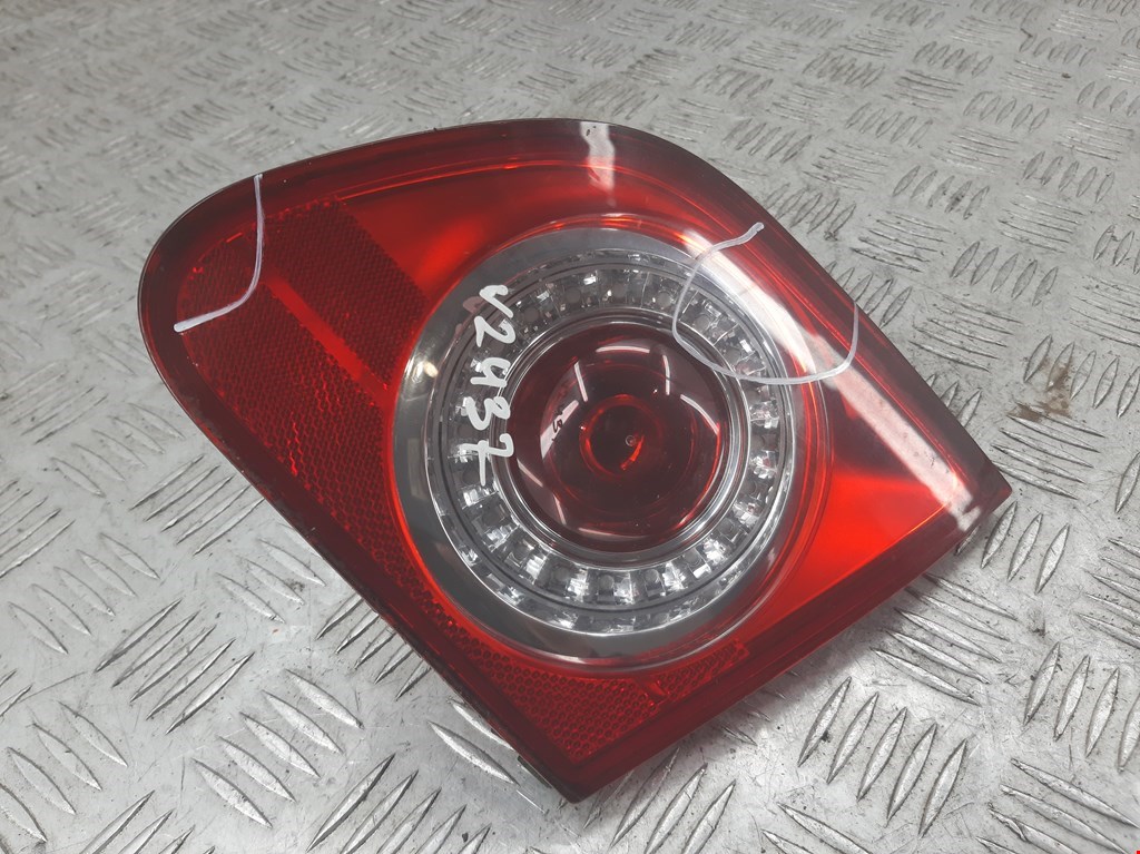 Фонарь крышки багажника правый Volkswagen Passat 6 (2005-2010)