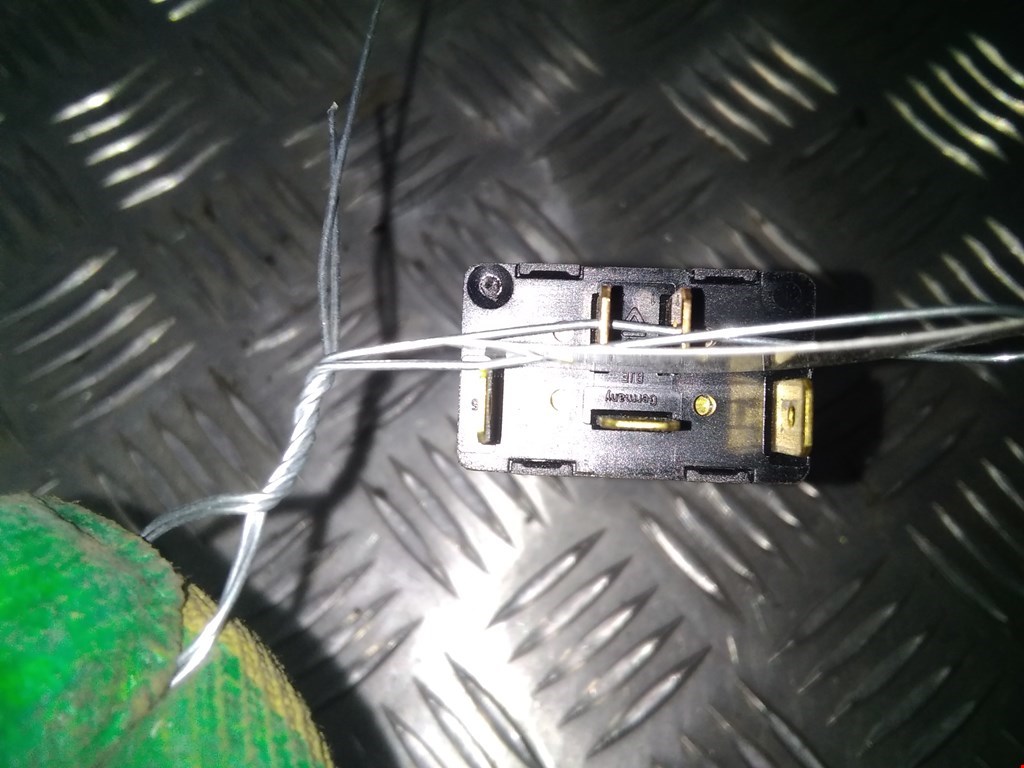 Кнопка стеклоподъемника AUDI A8 D2 1994-2002