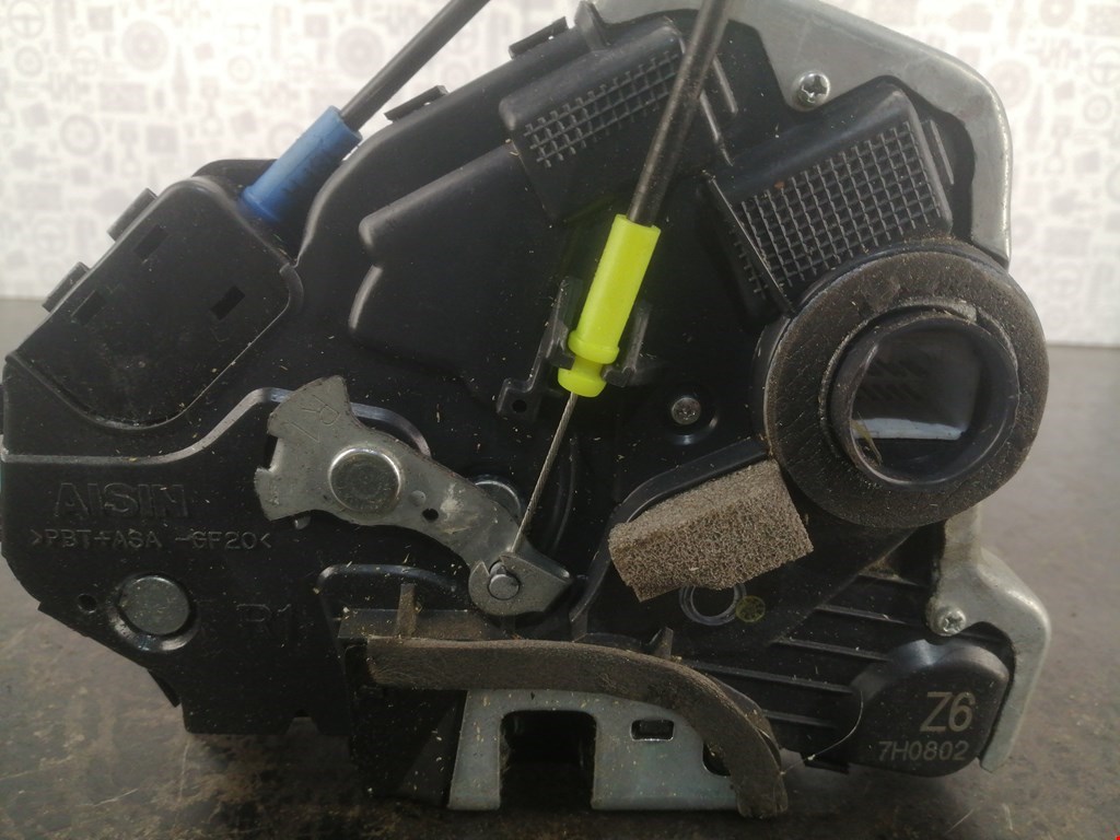 Замок двери передней правой TOYOTA Avensis 2003-2008