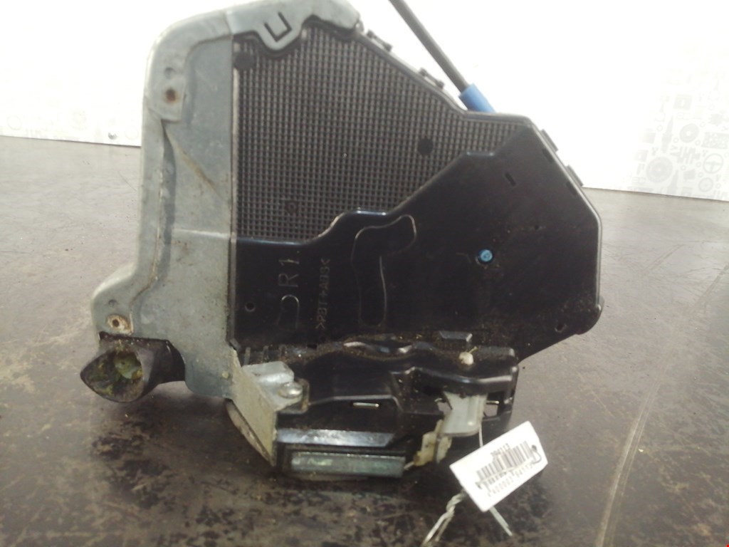 Замок двери передней правой TOYOTA Avensis 2003-2008