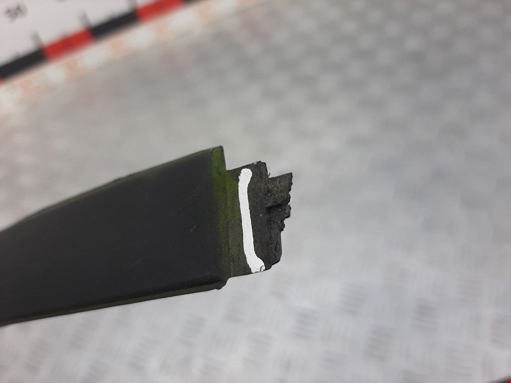 Молдинг лобового стекла OPEL Astra J 2009-2017