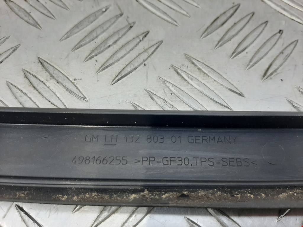 Молдинг лобового стекла OPEL Astra J 2009-2017