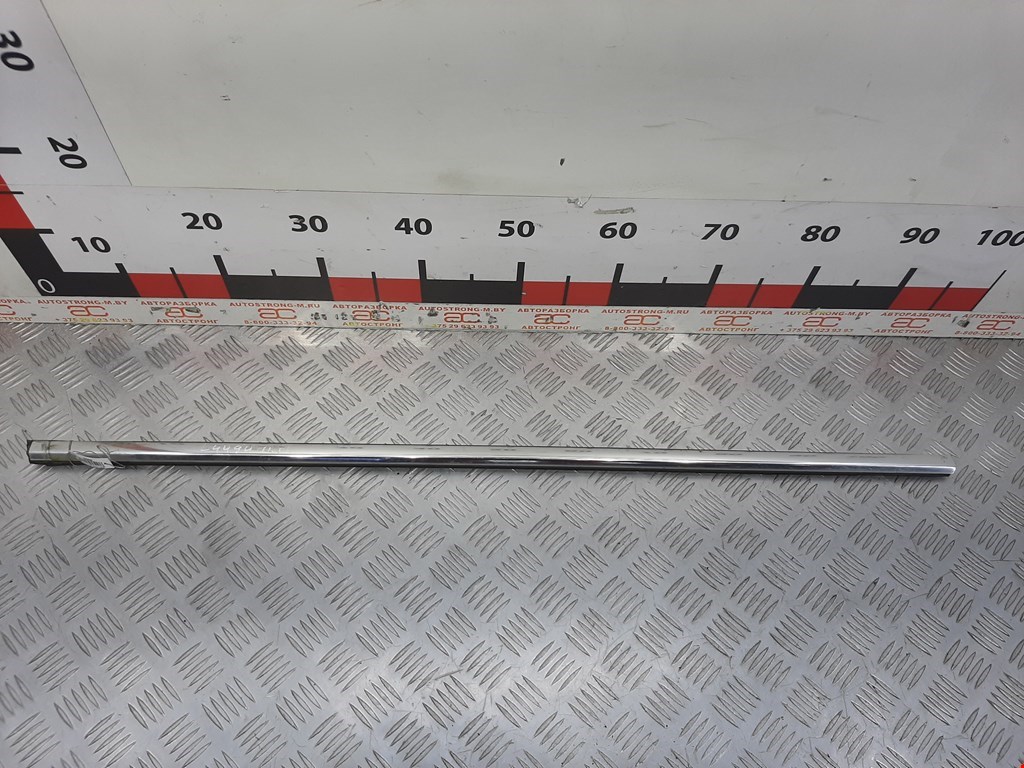 Накладка декоративная (молдинг) двери передней правой Renault Laguna 3 (2007-2010)