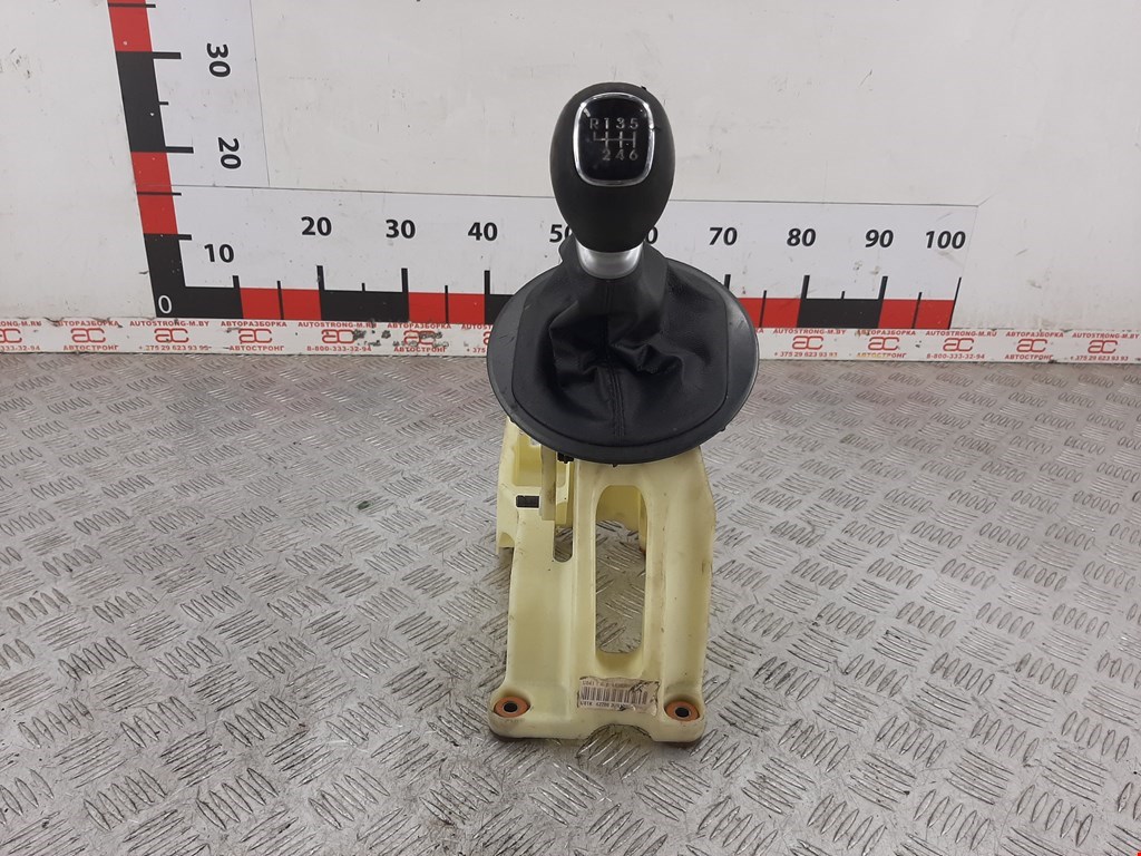 Кулиса (селектор) АКПП/МКПП в салоне KIA Sportage III 2010-2015