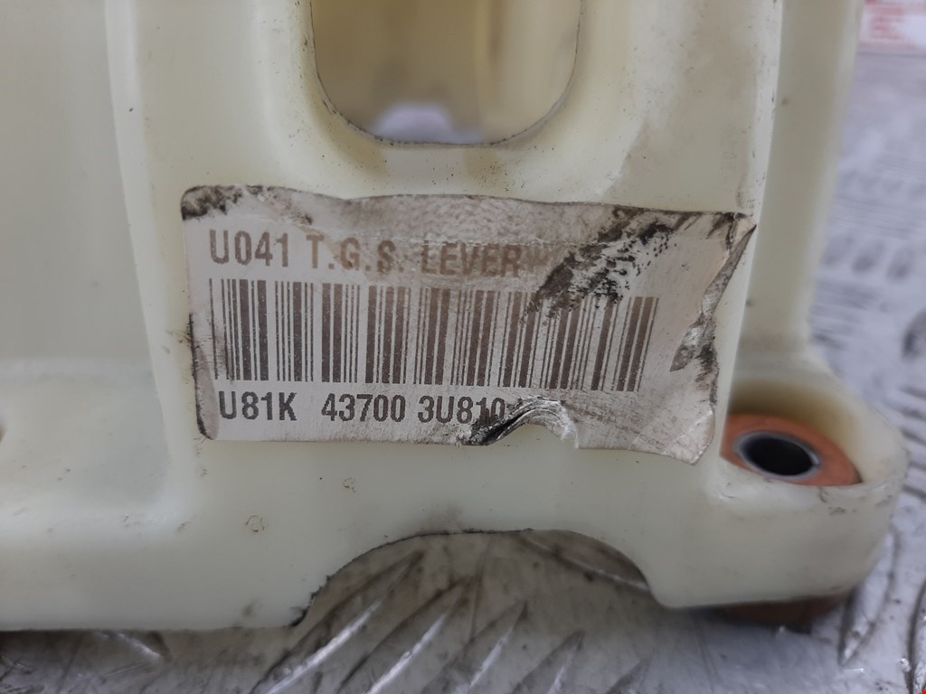 Кулиса (селектор) АКПП/МКПП в салоне KIA Sportage III 2010-2015